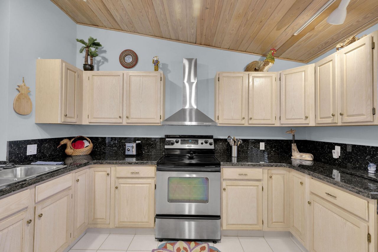 651 9th Street, Key Colony, FL 33051 Photo