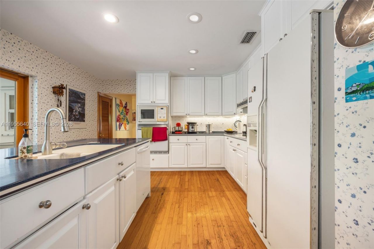 13205 SW 71st Ave, Pinecrest, FL 33156 Photo