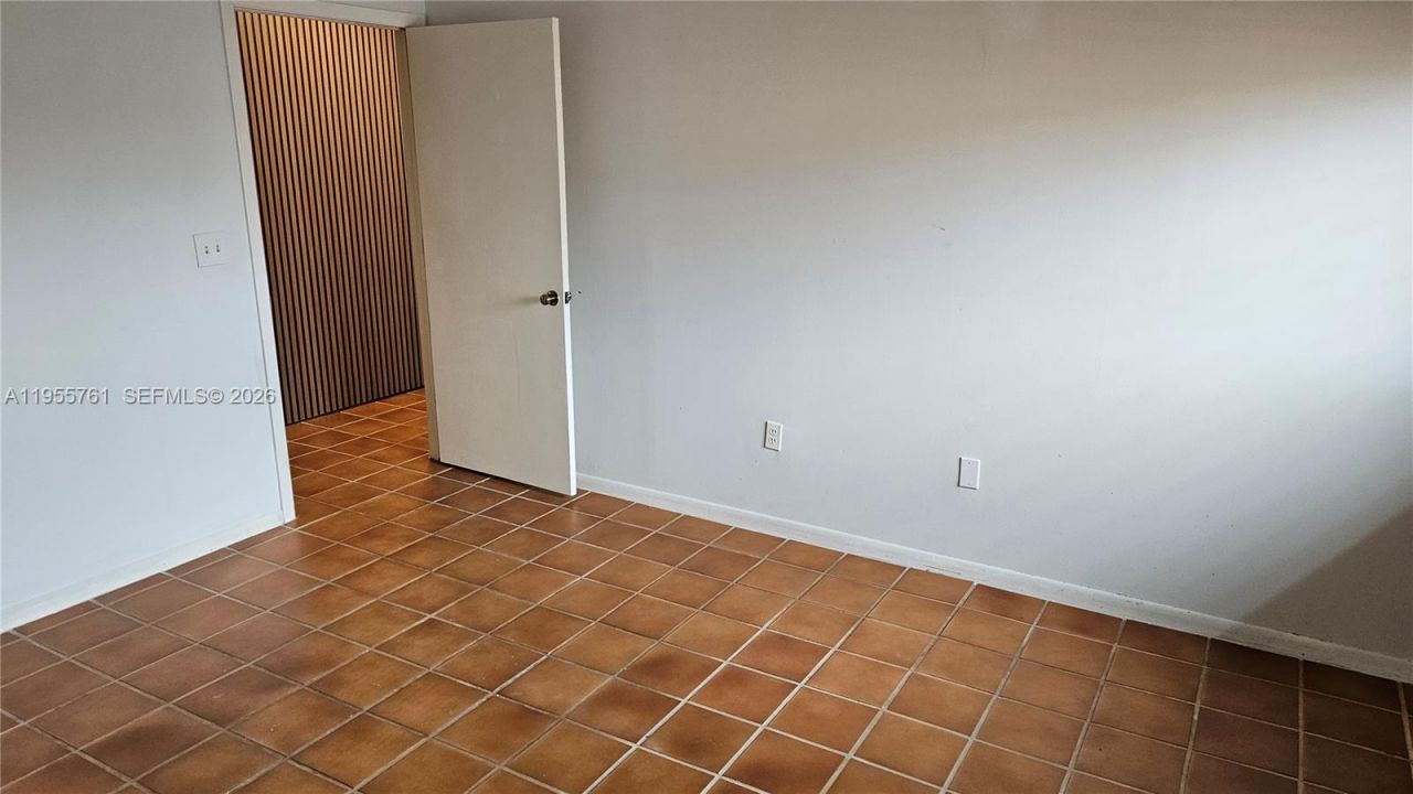 20814 San Simeon Way, Unit 108, Miami, FL 33179 Photo