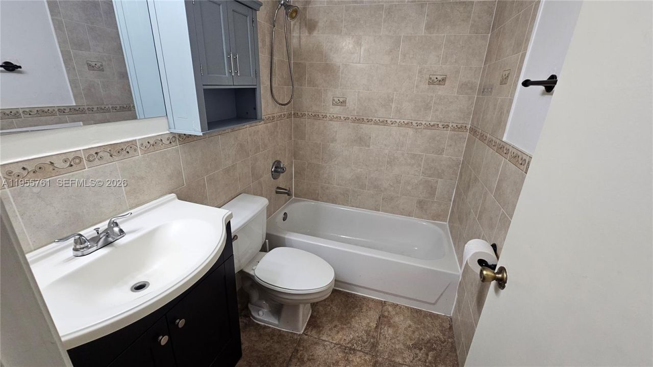 20814 San Simeon Way, Unit 108, Miami, FL 33179 Photo