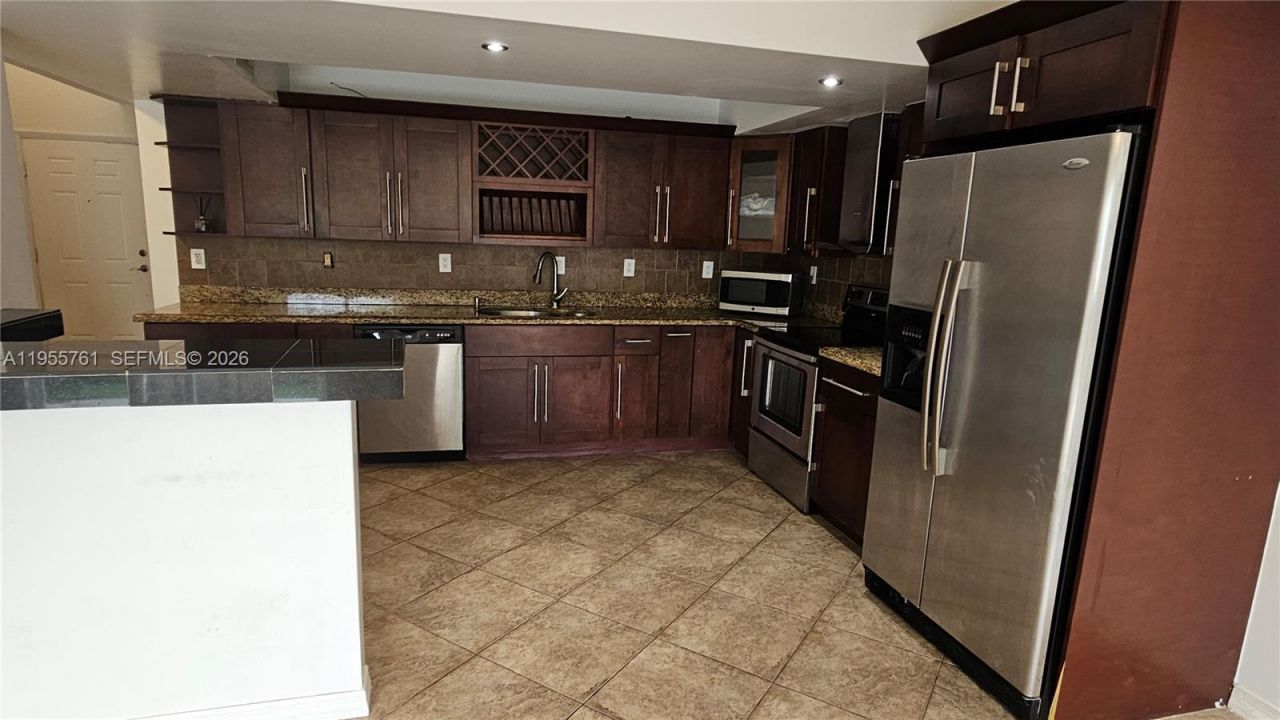 20814 San Simeon Way, Unit 108, Miami, FL 33179 Photo