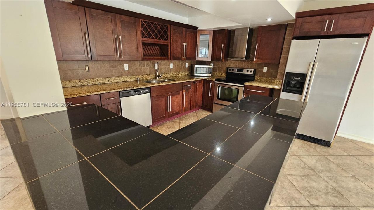 20814 San Simeon Way, Unit 108, Miami, FL 33179 Photo