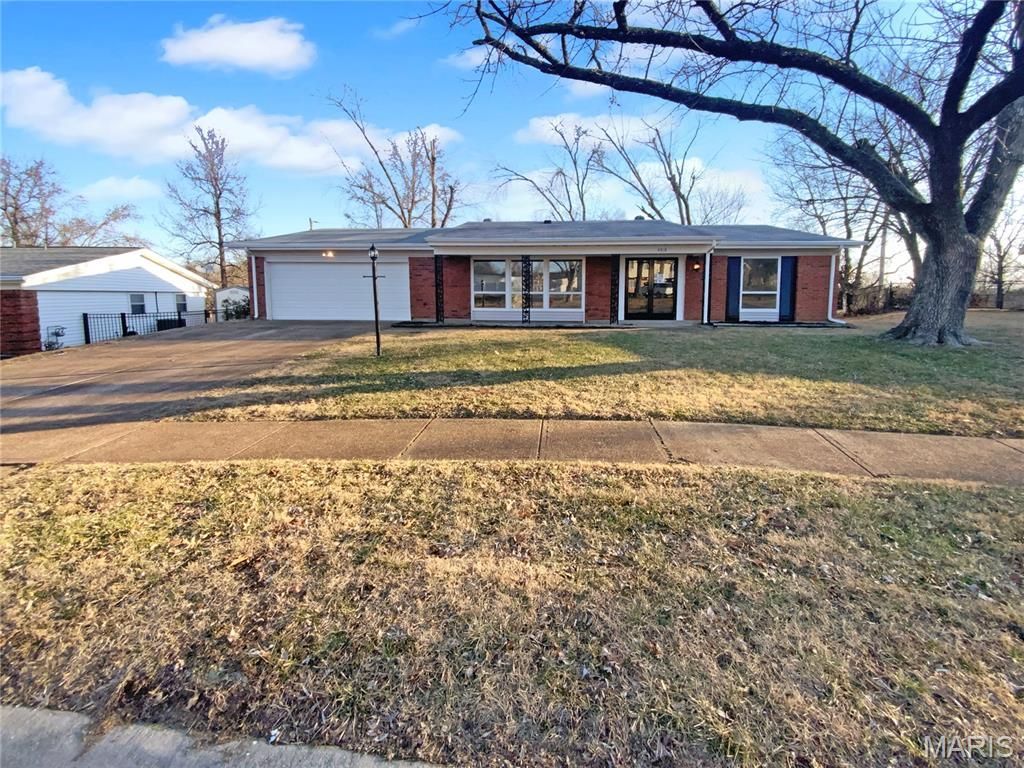 4918 Caribee Drive, Saint Louis, MO 63128 Main Photo