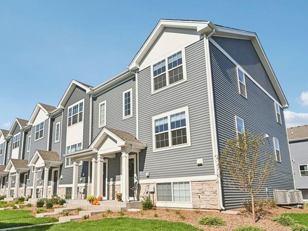 901 Briar Glen Court, Hampshire, IL 60140