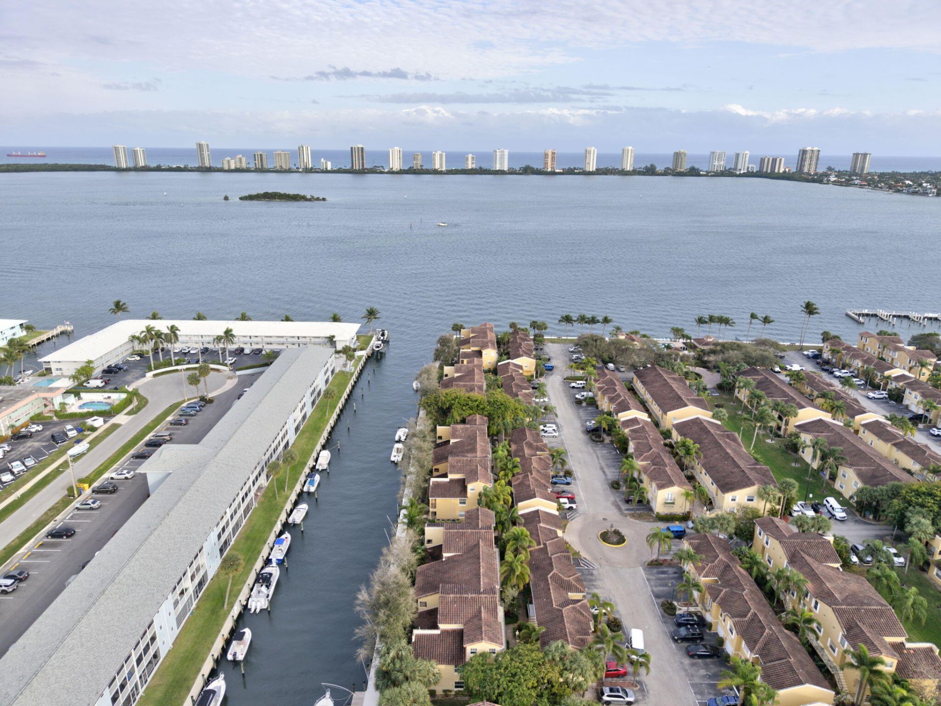 1125 Lake Shore Drive, Unit 203, Lake Park, FL 33403 Photo