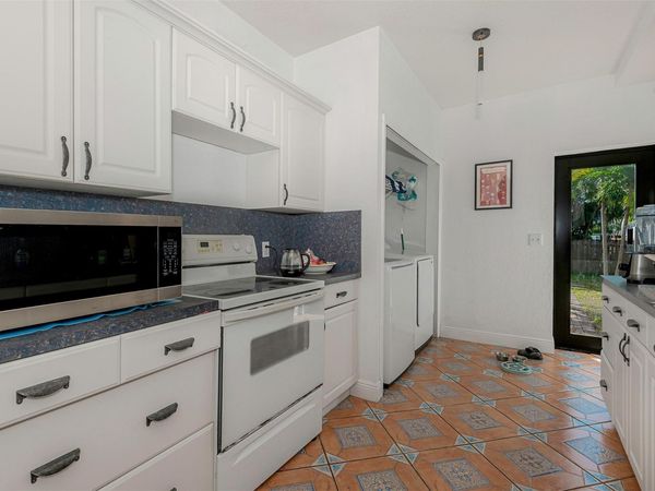 330 SW 20th St, Fort Lauderdale, FL 33315