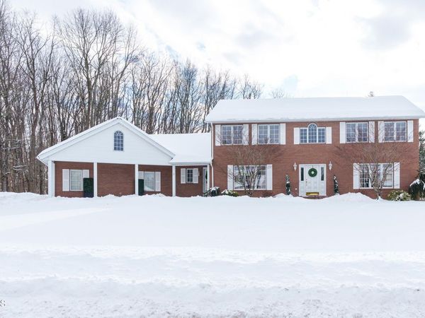 8 Malden Lane, Delmar, NY 12054