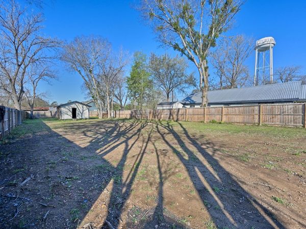 529 Giddings ST, Lexington, TX 78947