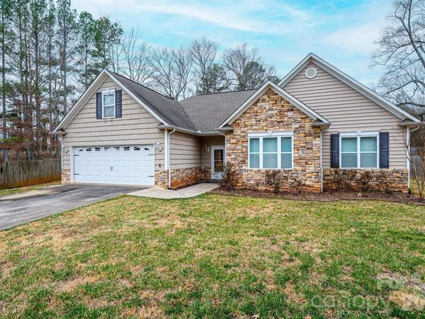 1825 Plaza Drive, Hickory, NC 28602