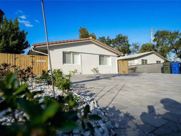 421 SW 14th Ct, Fort Lauderdale, FL 33315