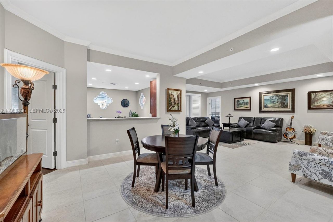 16135 Emerald Estates Dr, Unit 162, Weston, FL 33331 Photo