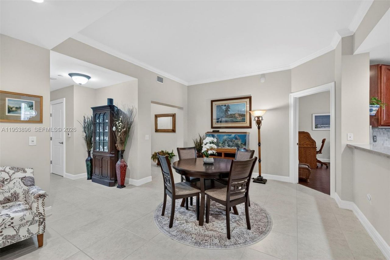 16135 Emerald Estates Dr, Unit 162, Weston, FL 33331 Photo