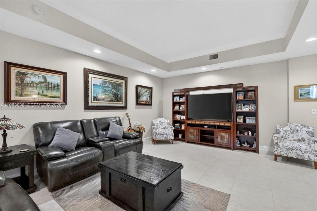 16135 Emerald Estates Dr, Unit 162, Weston, FL 33331 Photo