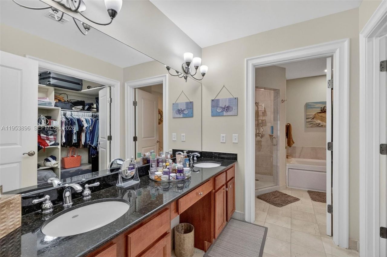 16135 Emerald Estates Dr, Unit 162, Weston, FL 33331 Photo