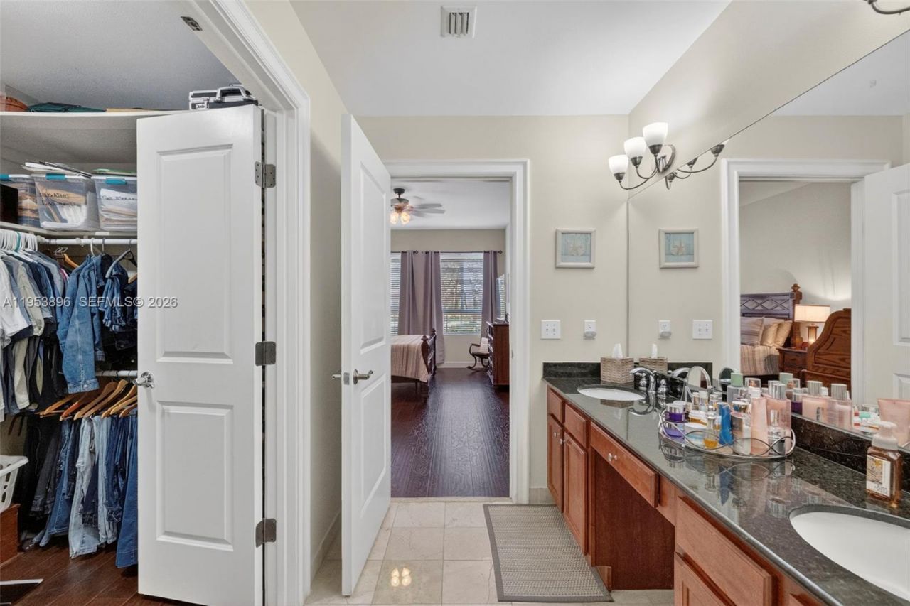 16135 Emerald Estates Dr, Unit 162, Weston, FL 33331 Photo