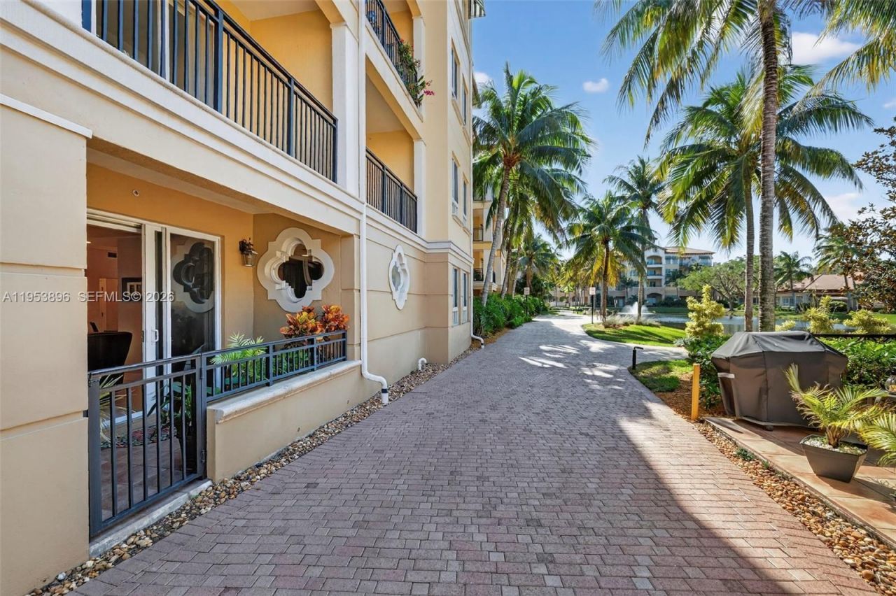 16135 Emerald Estates Dr, Unit 162, Weston, FL 33331 Photo