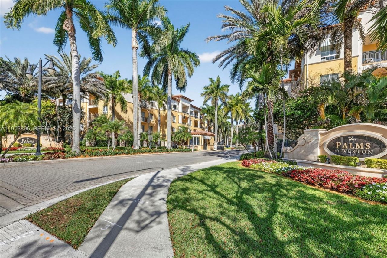 16135 Emerald Estates Dr, Unit 162, Weston, FL 33331 Photo