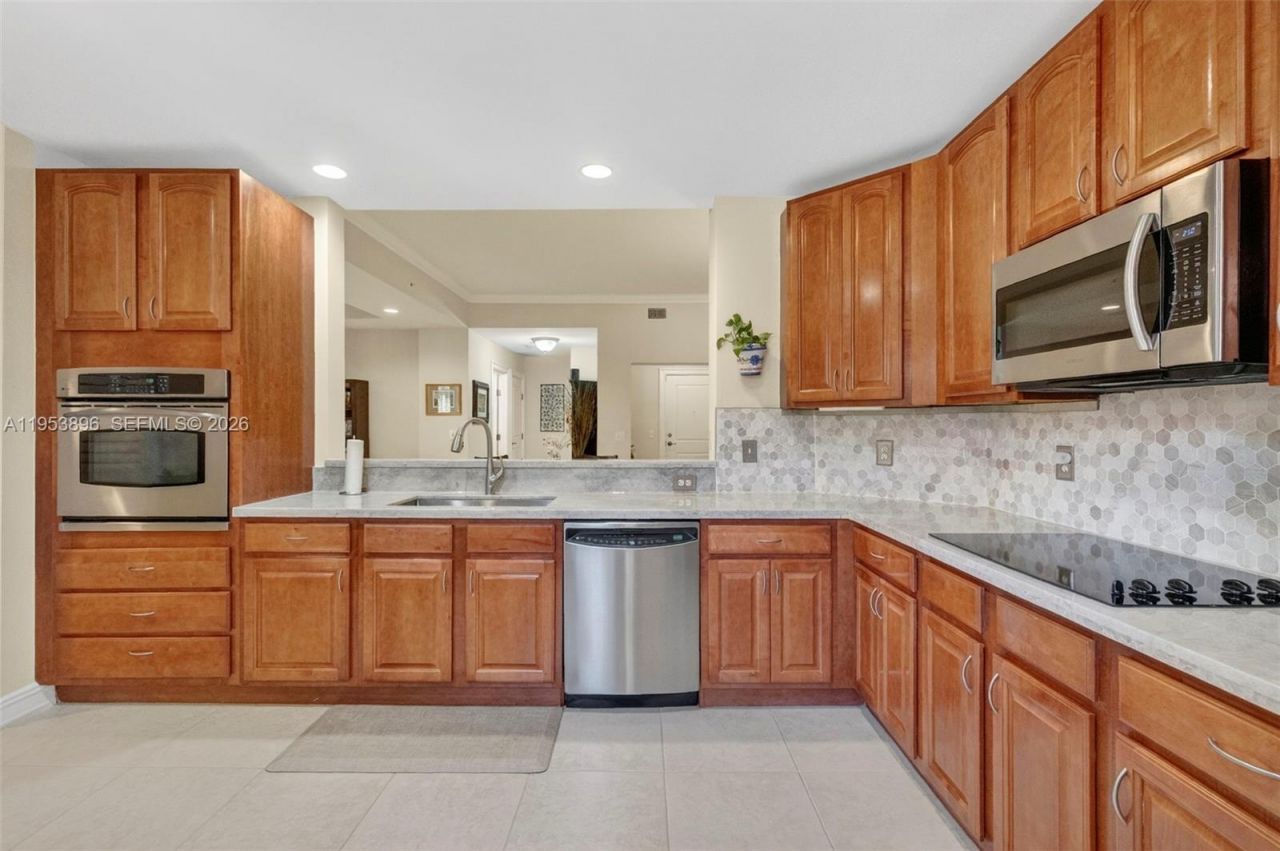16135 Emerald Estates Dr, Unit 162, Weston, FL 33331 Photo