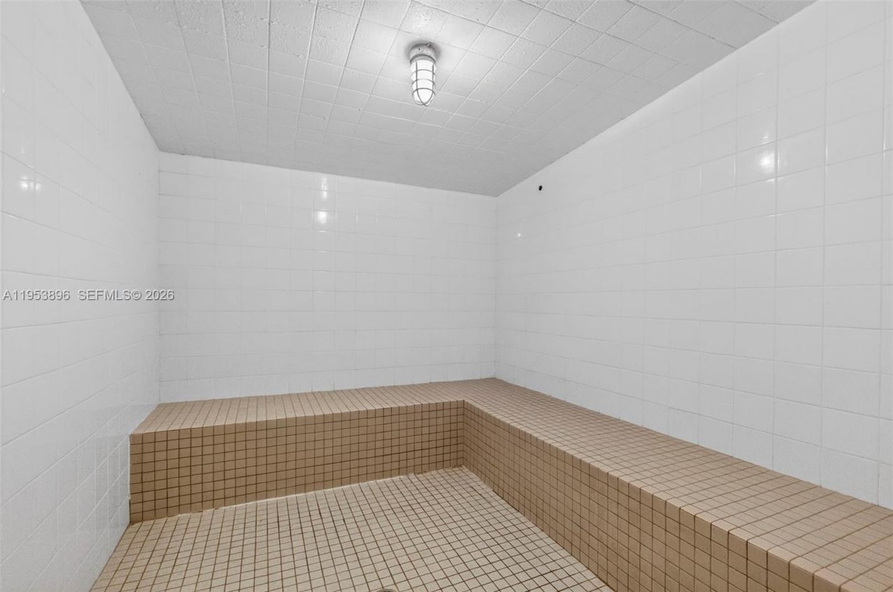 16135 Emerald Estates Dr , Unit 162, Weston, FL 33331 Photo