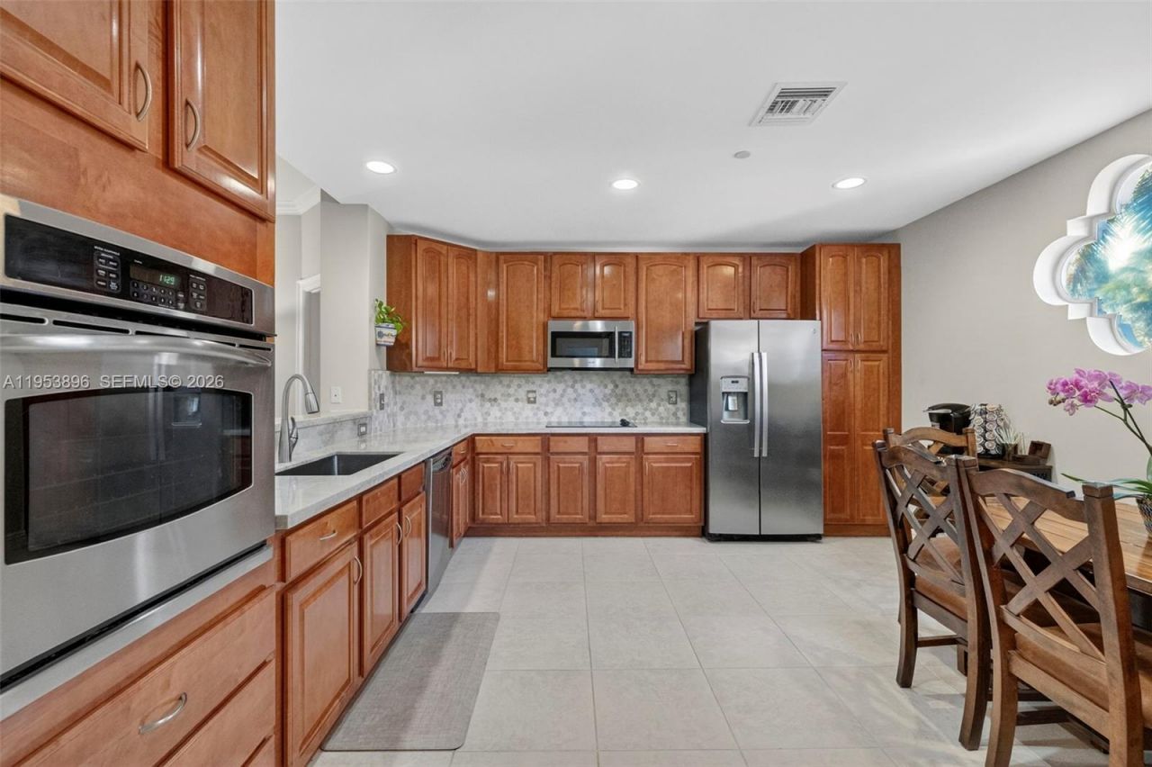 16135 Emerald Estates Dr, Unit 162, Weston, FL 33331 Photo