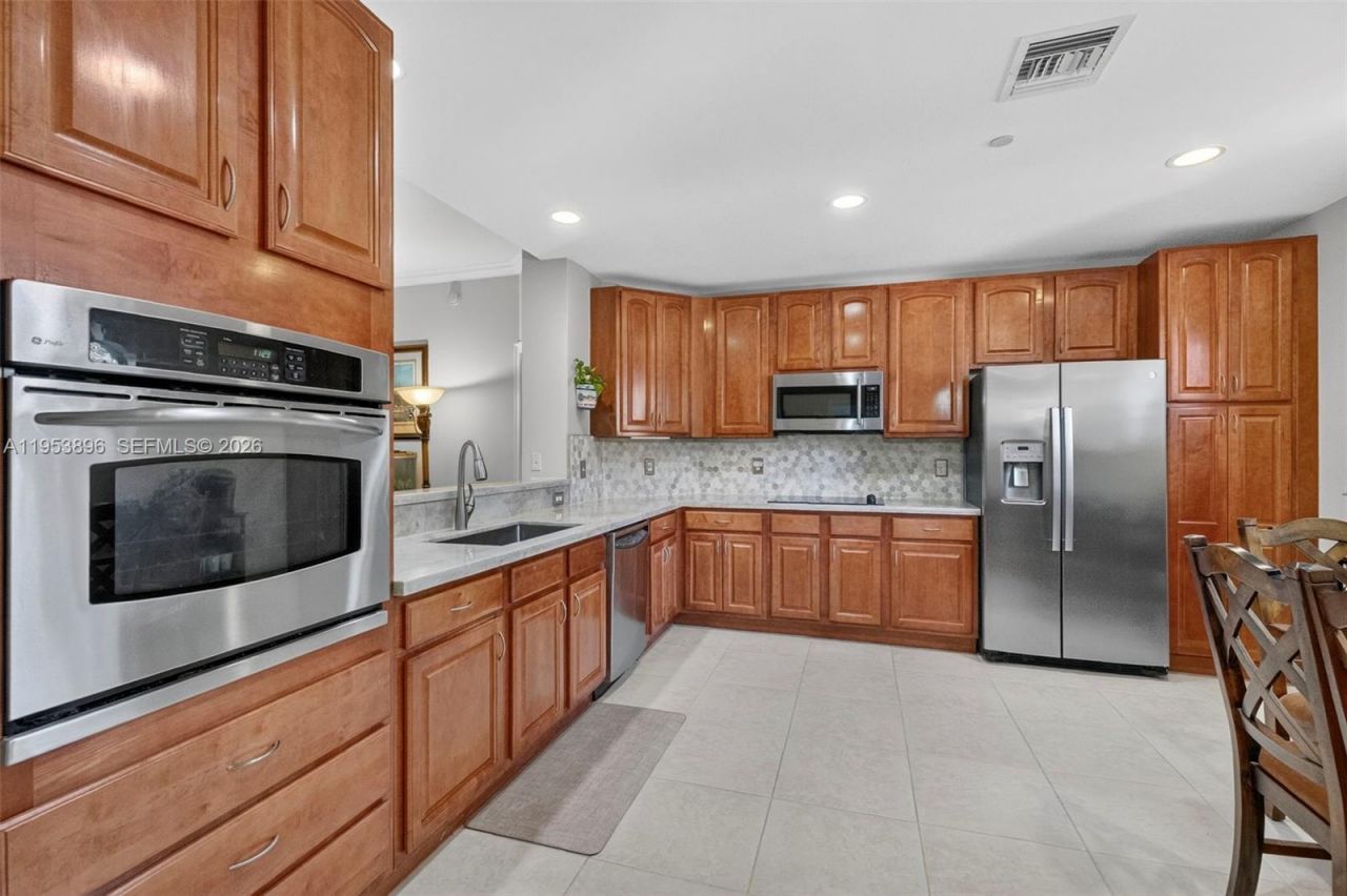 16135 Emerald Estates Dr, Unit 162, Weston, FL 33331 Photo