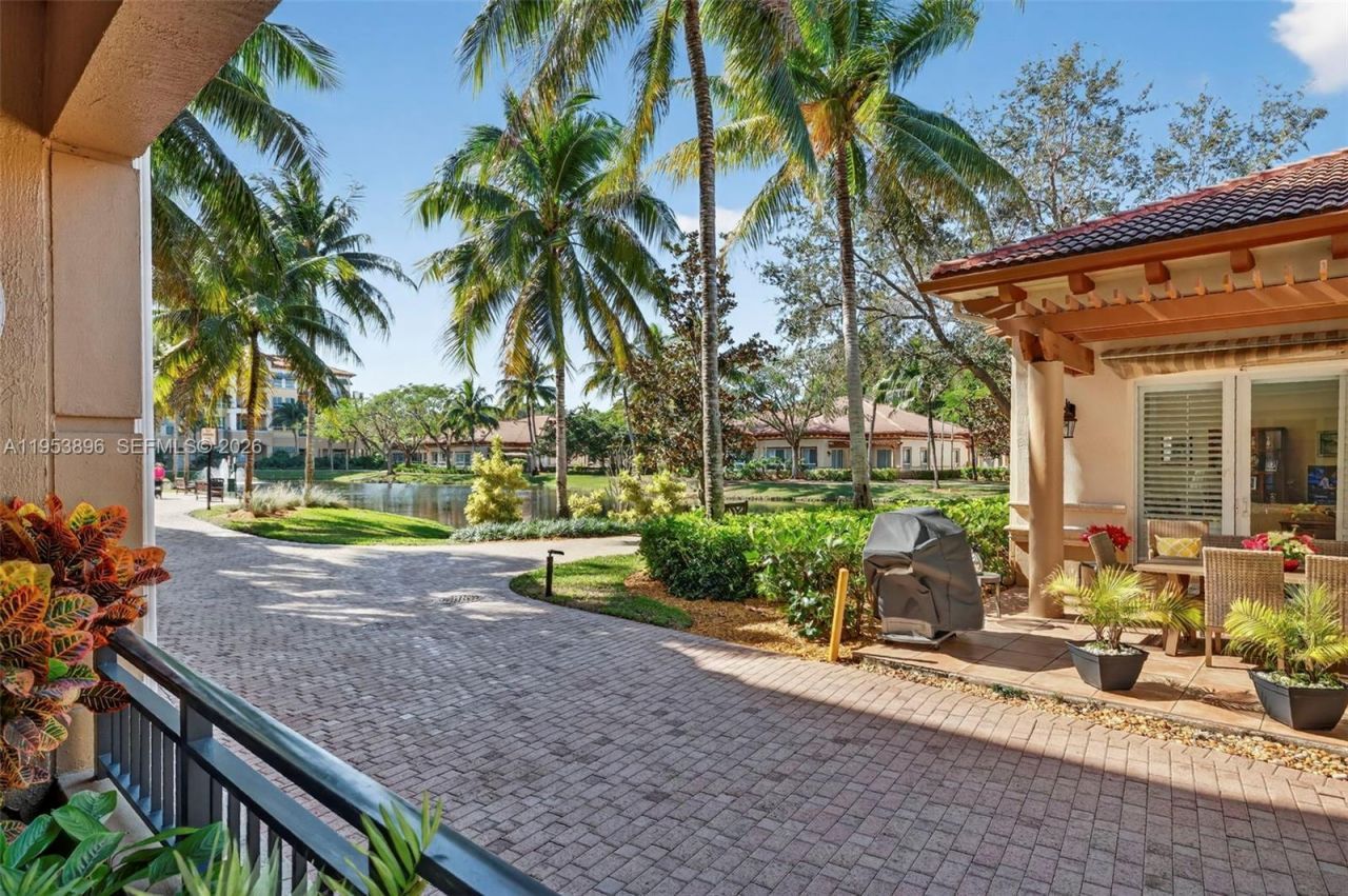 16135 Emerald Estates Dr, Unit 162, Weston, FL 33331 Photo
