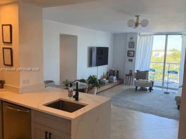 2000 NE 135th St , Unit 703, North Miami, FL 33181