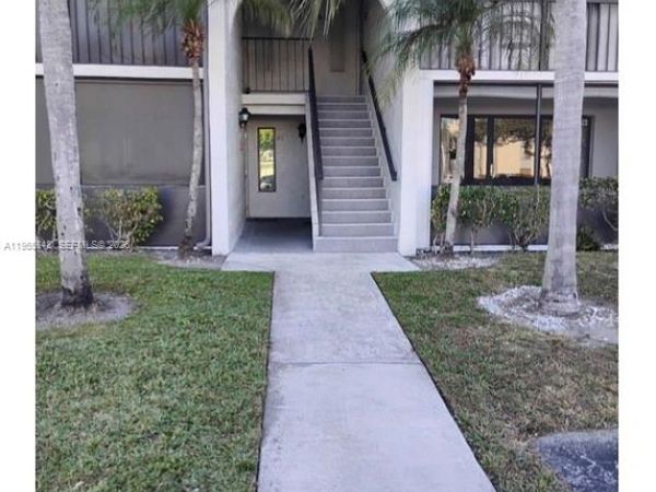 1013 Green Pine Blvd, Unit D1, West Palm Beach, FL 33409