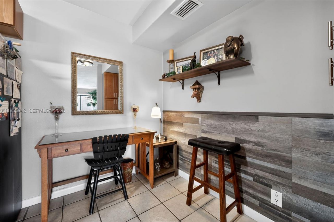 1013 Green Pine Blvd, Unit D1, West Palm Beach, FL 33409 Photo