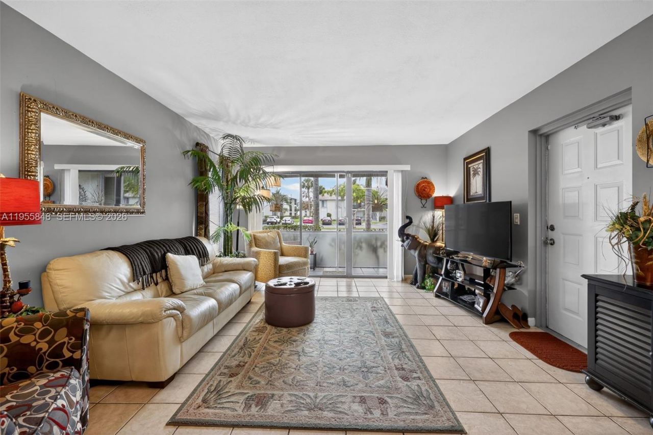 1013 Green Pine Blvd, Unit D1, West Palm Beach, FL 33409 Photo