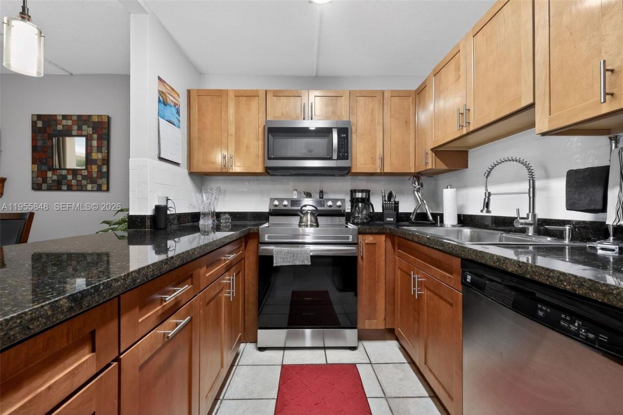 1013 Green Pine Blvd, Unit D1, West Palm Beach, FL 33409 Photo