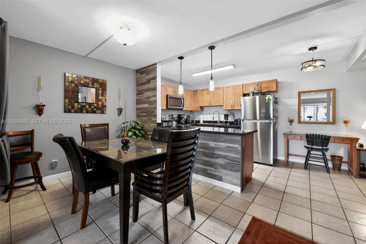 1013 Green Pine Blvd, Unit D1, West Palm Beach, FL 33409 Photo