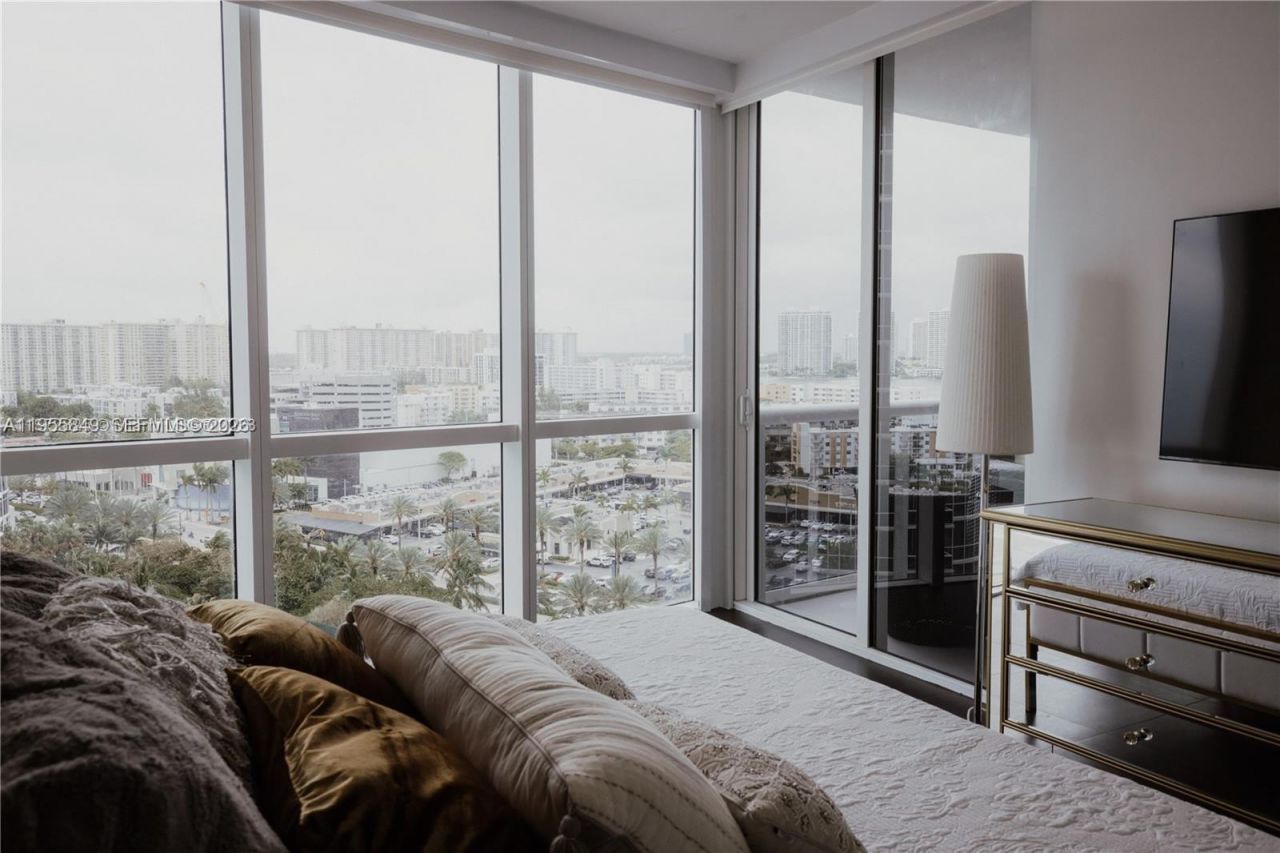 18201 Collins Ave , Unit 1507, Sunny Isles Beach, FL 33160 Photo