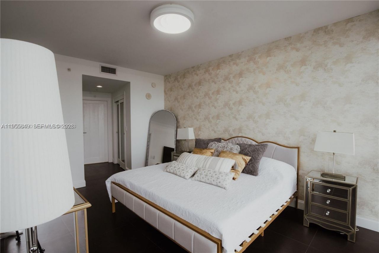 18201 Collins Ave , Unit 1507, Sunny Isles Beach, FL 33160 Photo