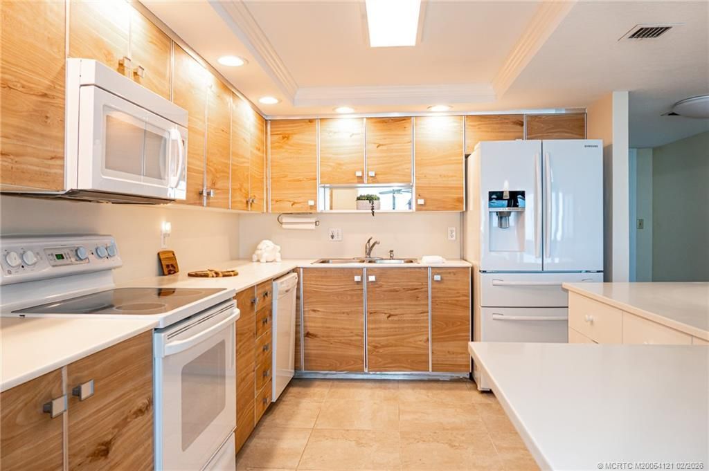 10410 S Ocean Drive, Unit 503, Jensen Beach, FL 34957 Photo