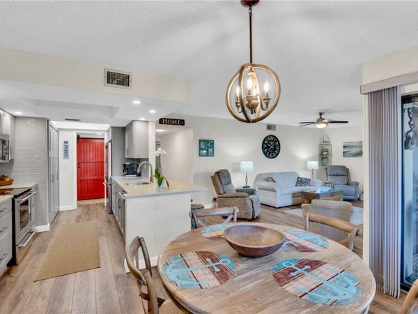 910 E Causeway Boulevard, Unit B11, Vero Beach, FL 32963