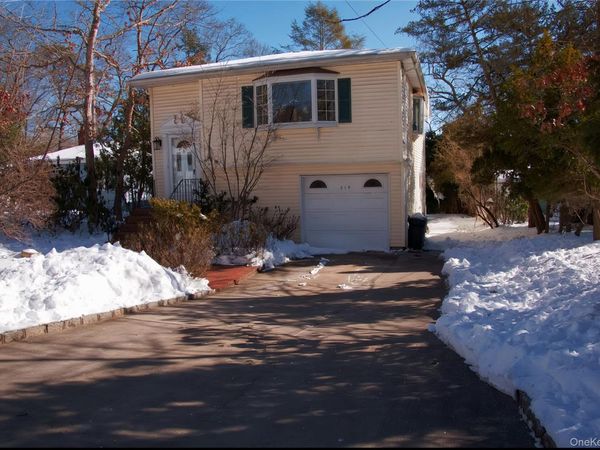 215 Lakeside Trail , Ridge, NY 11961