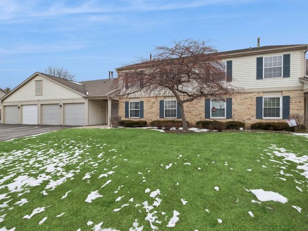 305 Crestview Drive, Unit D, Wauconda, IL 60084