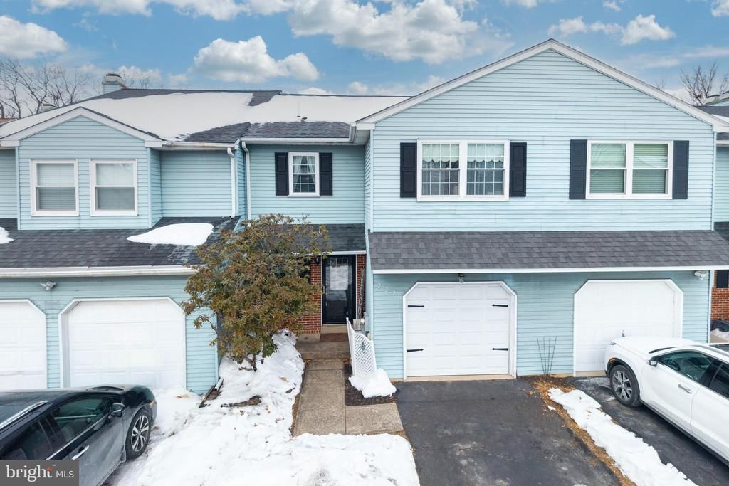 227 Jonathan Drive, North Wales, PA 19454 Main Photo