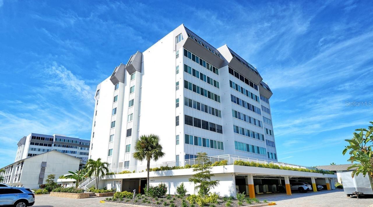 1125 W Peppertree Drive, Unit 302, Sarasota, FL 34242 Main Photo