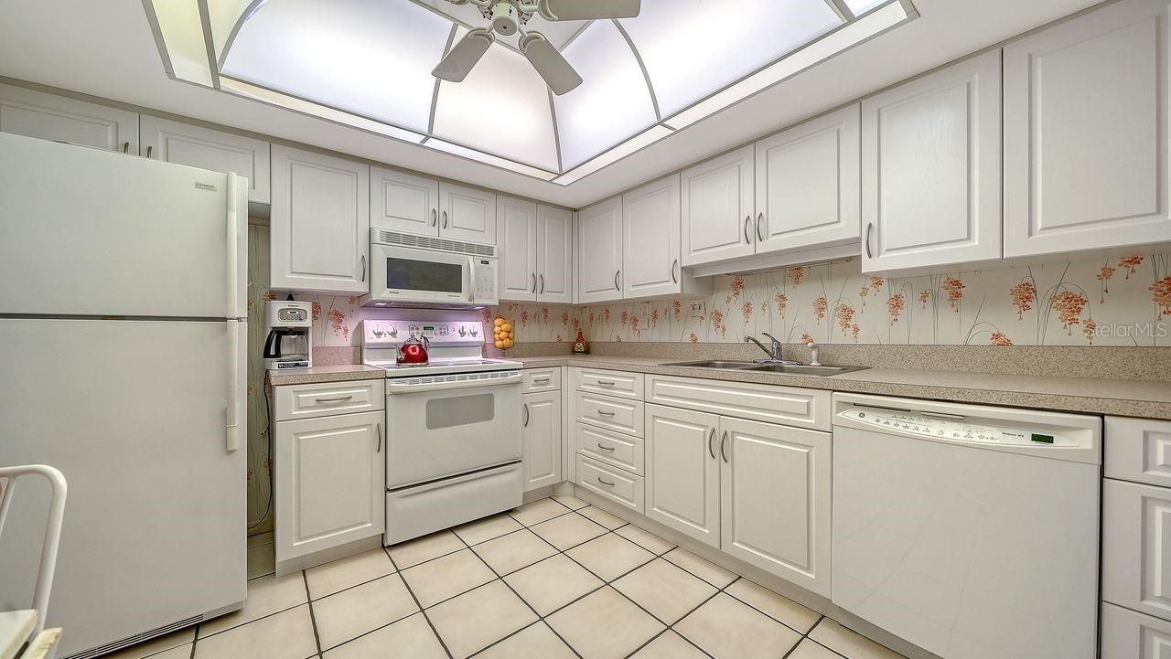 1125 W Peppertree Drive, Unit 302, Sarasota, FL 34242 Photo