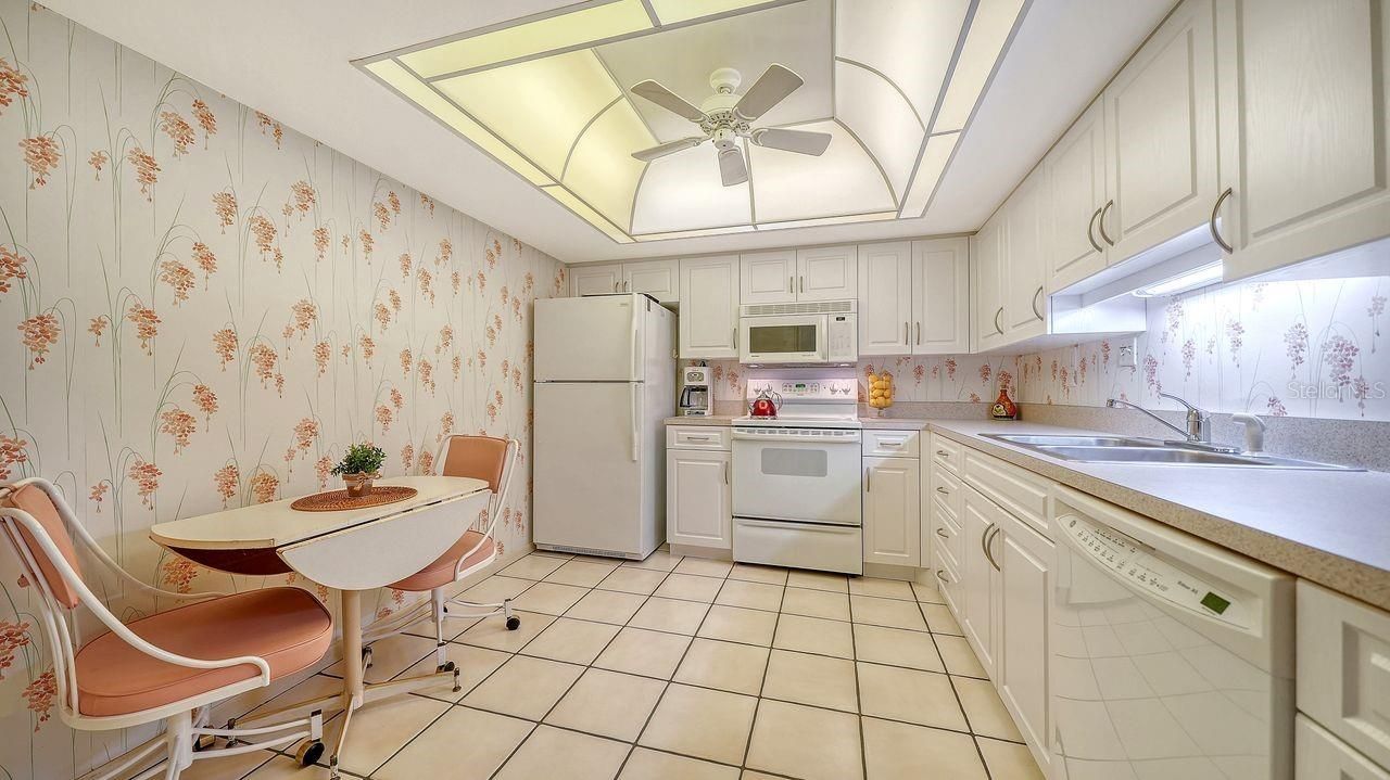 1125 W Peppertree Drive, Unit 302, Sarasota, FL 34242 Photo