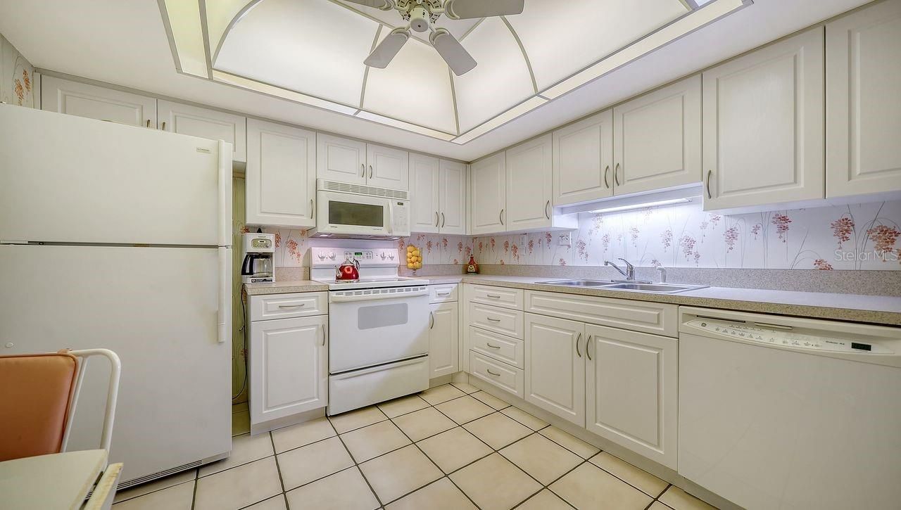 1125 W Peppertree Drive, Unit 302, Sarasota, FL 34242 Photo