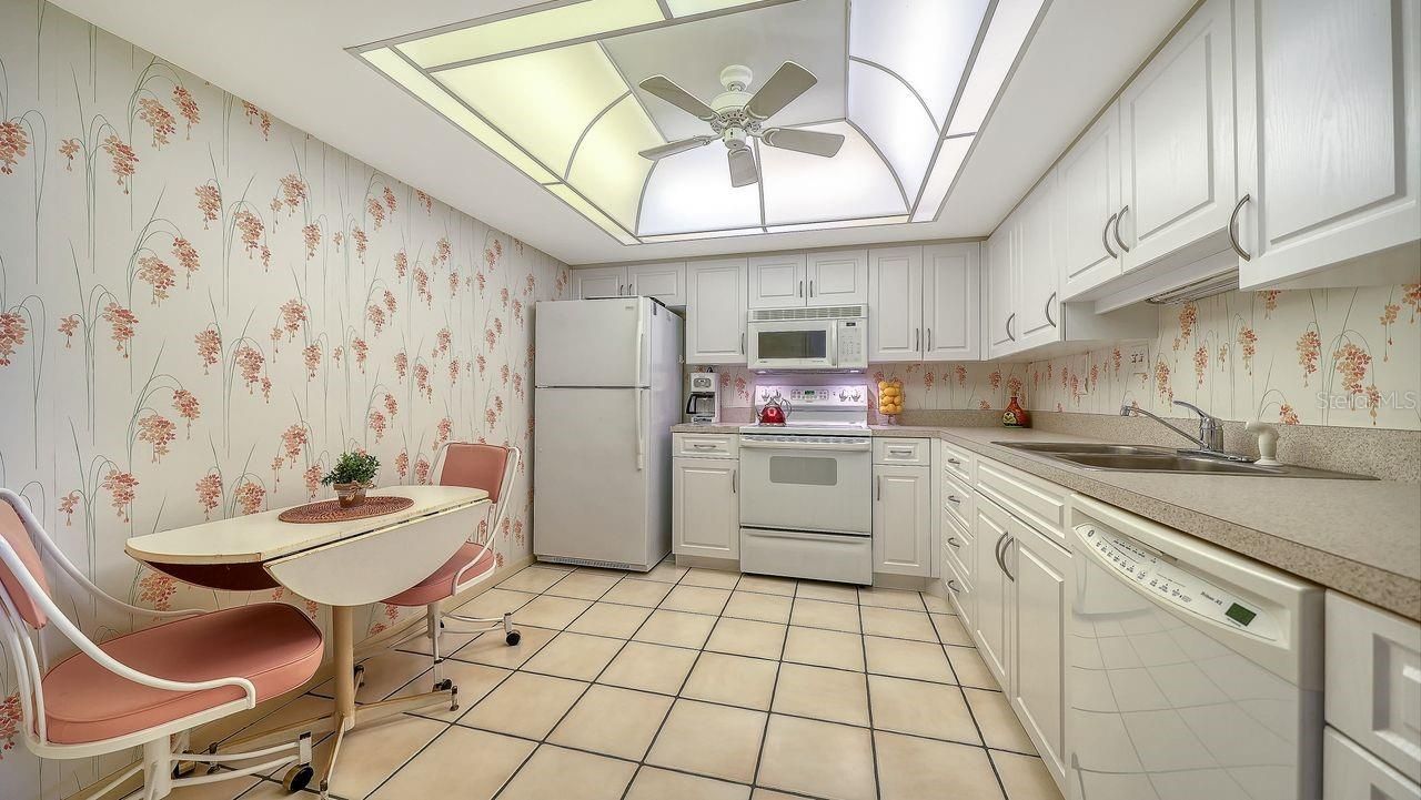 1125 W Peppertree Drive, Unit 302, Sarasota, FL 34242 Photo