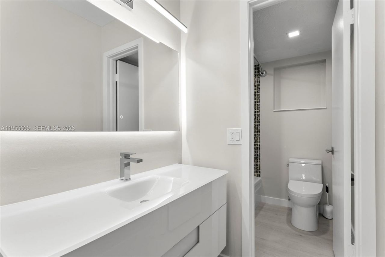 400 NE Surf Rd, Unit 903, Hollywood, FL 33019 Photo