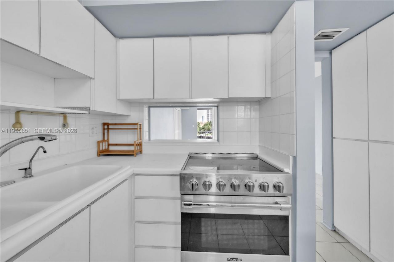 3030 Marcos Dr, Unit T409, Aventura, FL 33160 Photo