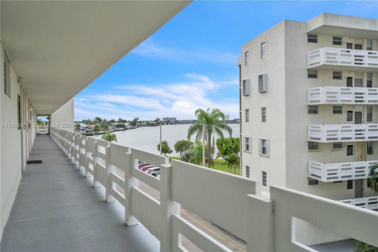 3030 Marcos Dr, Unit T409, Aventura, FL 33160 Photo