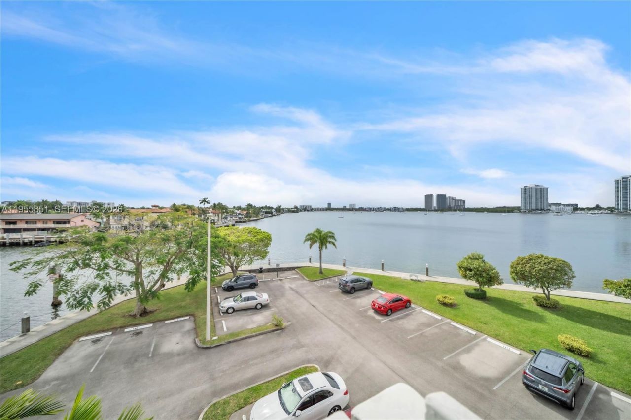 3030 Marcos Dr, Unit T409, Aventura, FL 33160 Photo