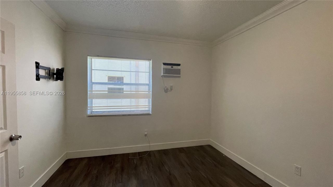 1043 NW 2nd St, Unit 9, Miami, FL 33128 Photo