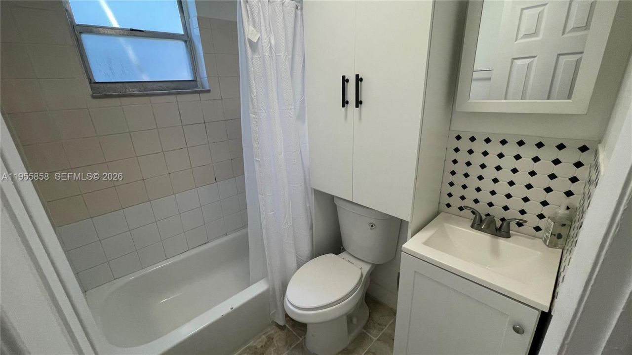 1043 NW 2nd St, Unit 9, Miami, FL 33128 Photo